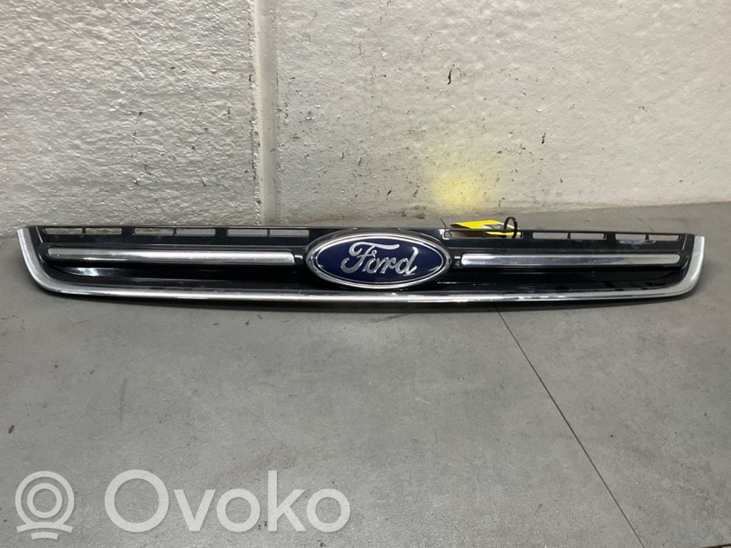 Ford Kuga II Etusäleikkö 