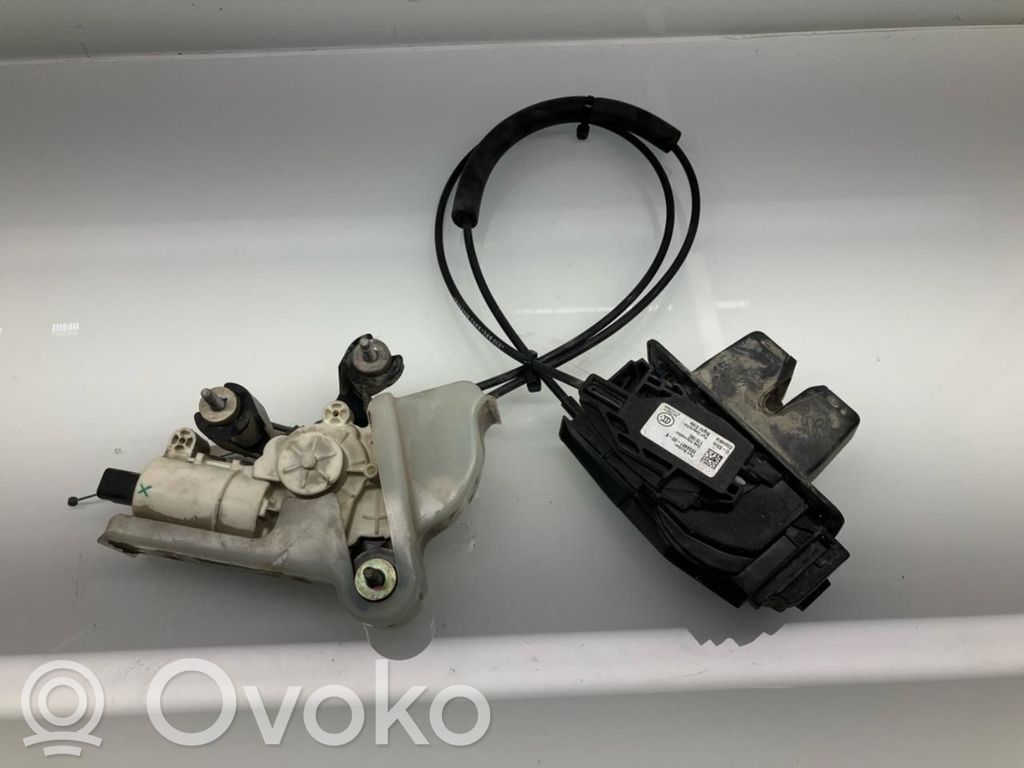 Tesla Model X Takaoven lukko 