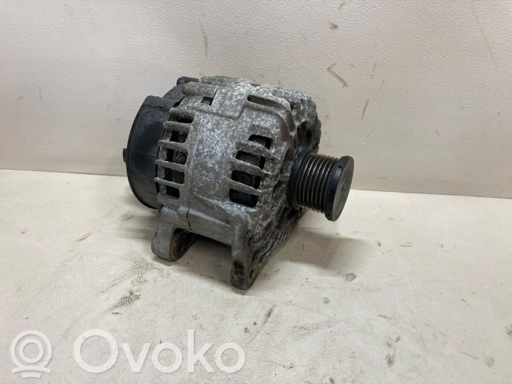 Opel Vivaro Generator/alternator 