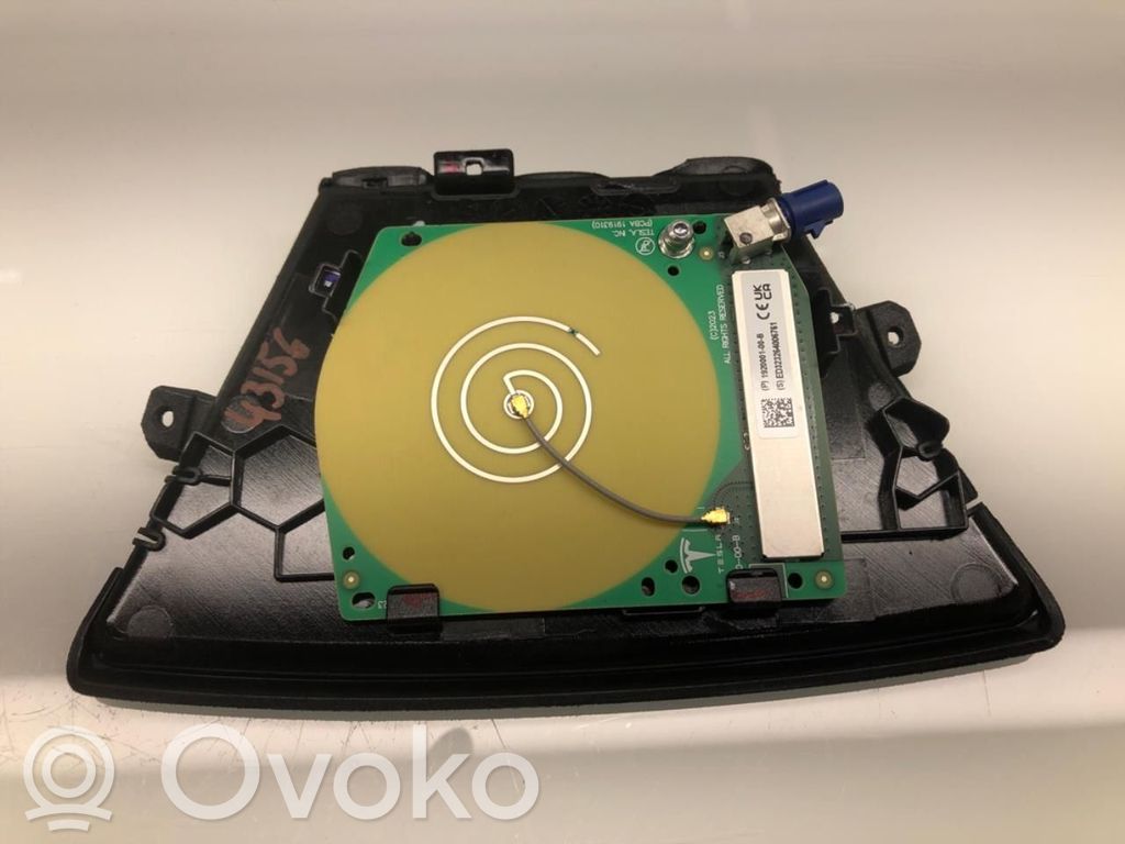 Tesla Model 3 Radion antenni 