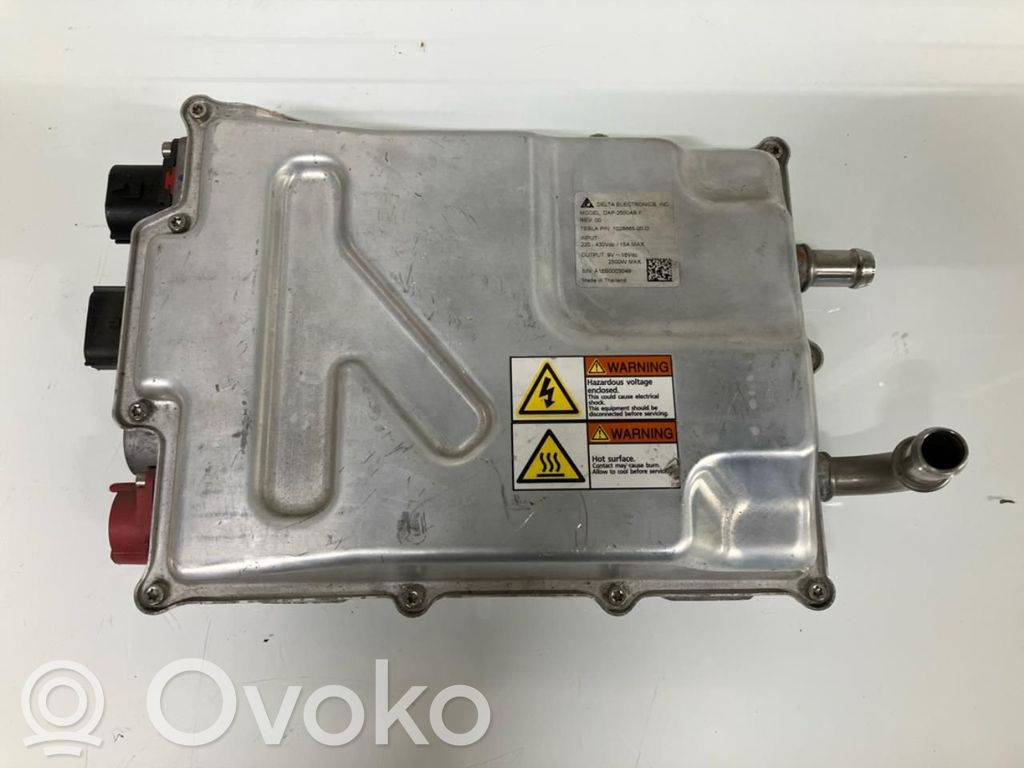 Inversor/convertidor de voltaje   102866500D,102866500D