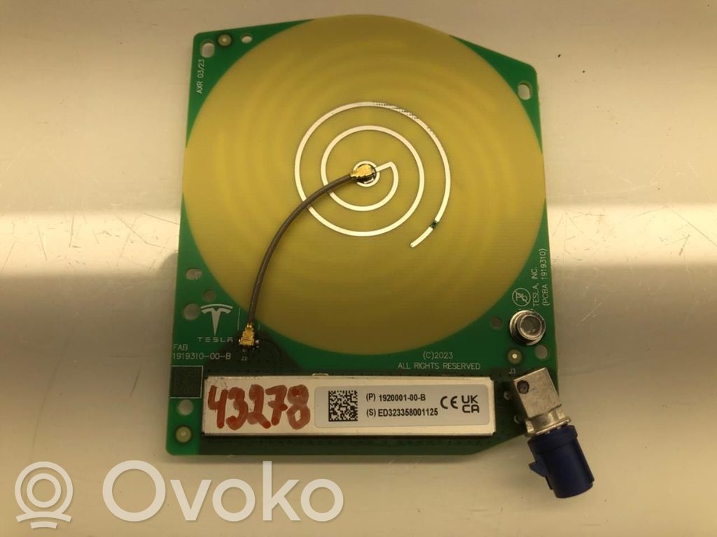 Tesla Model 3 Radion antenni 