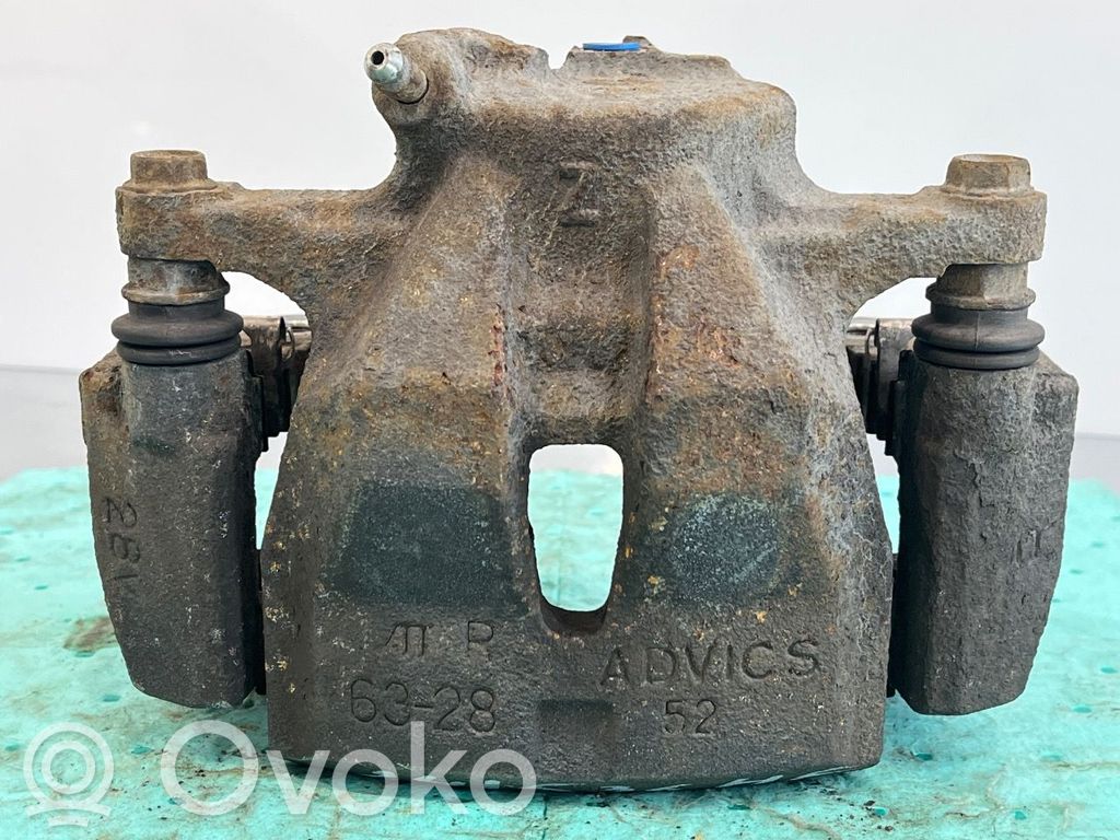 Toyota RAV 4 (XA30) Zacisk hamulcowy przedni 