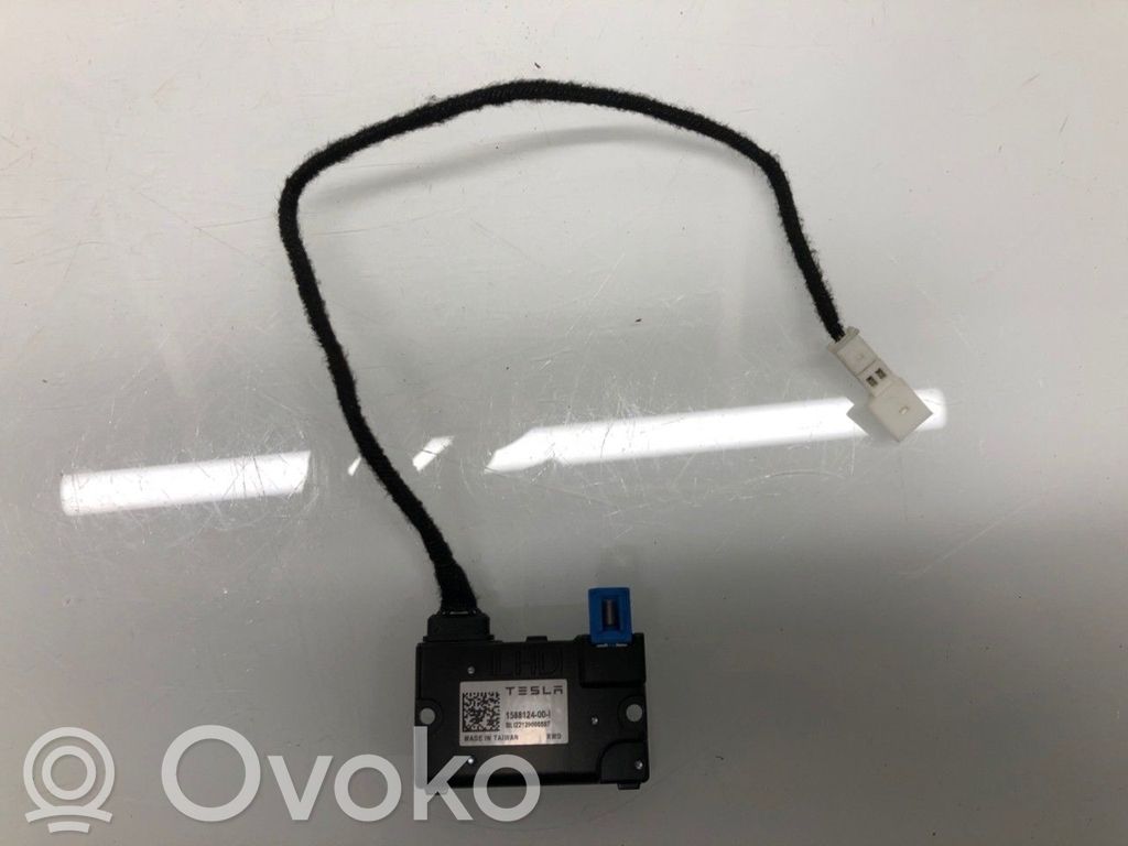Tesla Model Y Windshield/windscreen camera 