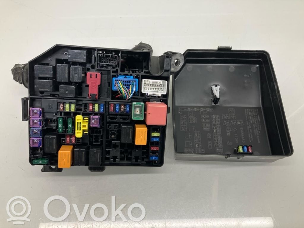 Mitsubishi Eclipse Cross Sicherungskasten komplett