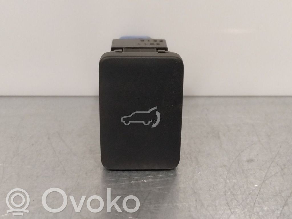 Mitsubishi Outlander Tailgate opening switch 