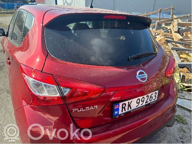 Nissan Pulsar Couvercle de coffre 