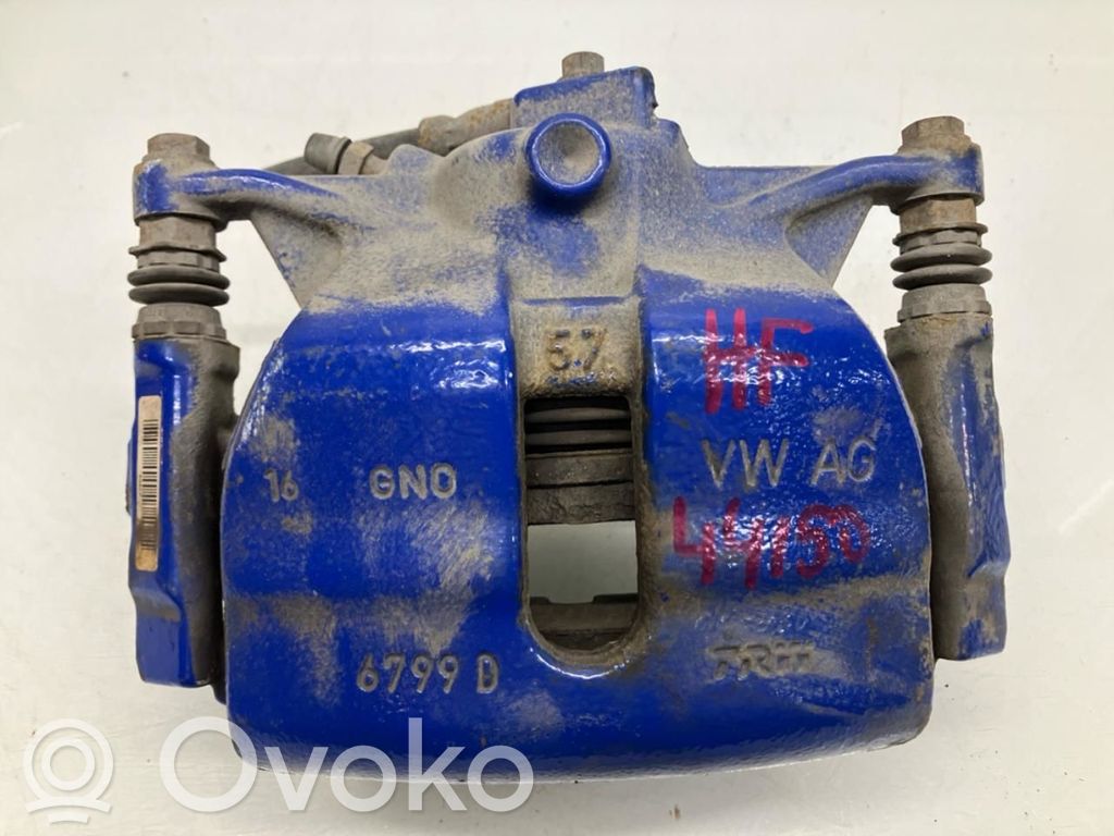 Volkswagen PASSAT B8 Zacisk hamulcowy przedni 