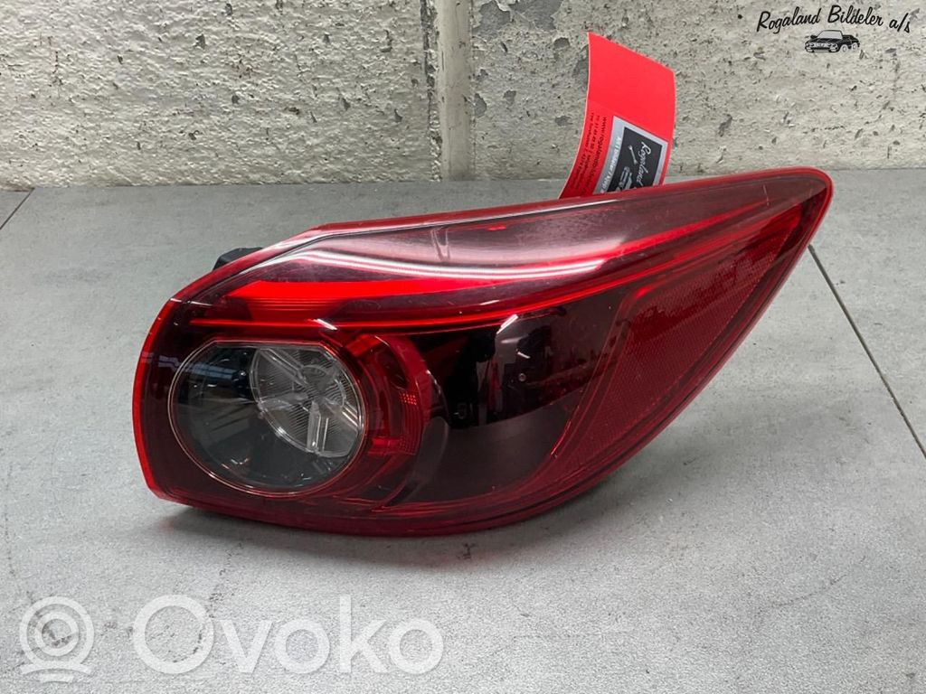 Mazda 3 III Aizmugurējais lukturis virsbūvē 