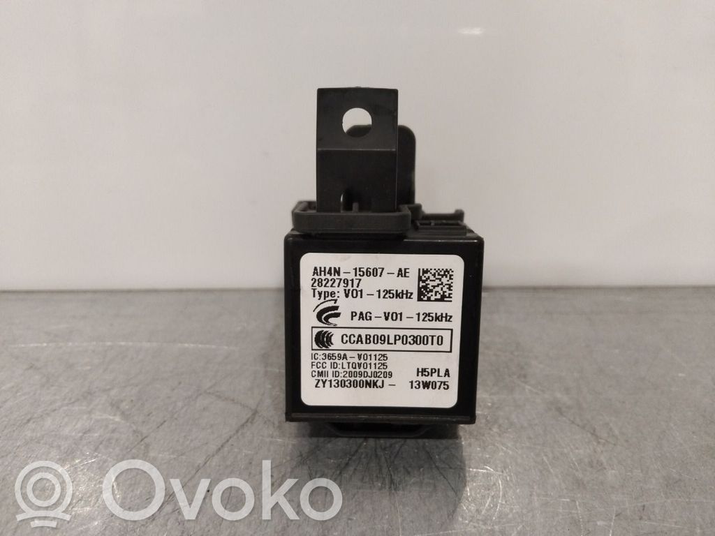 Volvo V40 Užvedimo spynelė 