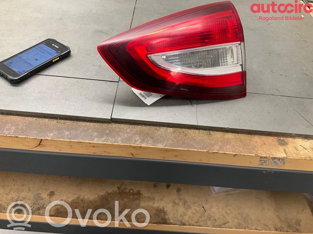 Ford C-MAX II Rear/tail lights 