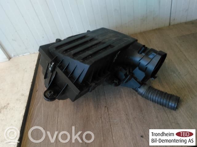 Volkswagen PASSAT B8 Obudowa filtra powietrza 
