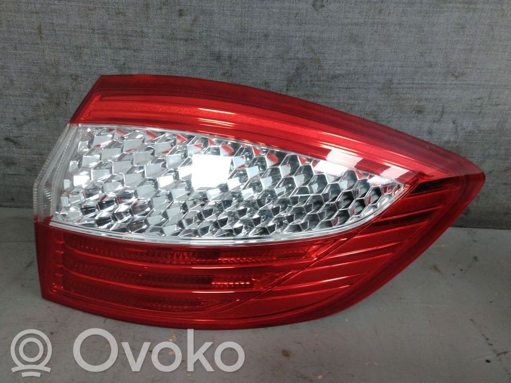 Ford Mondeo MK IV Lampă spate în caroserie 