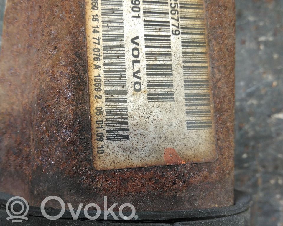 Volvo V70 Priekinis pusašis 