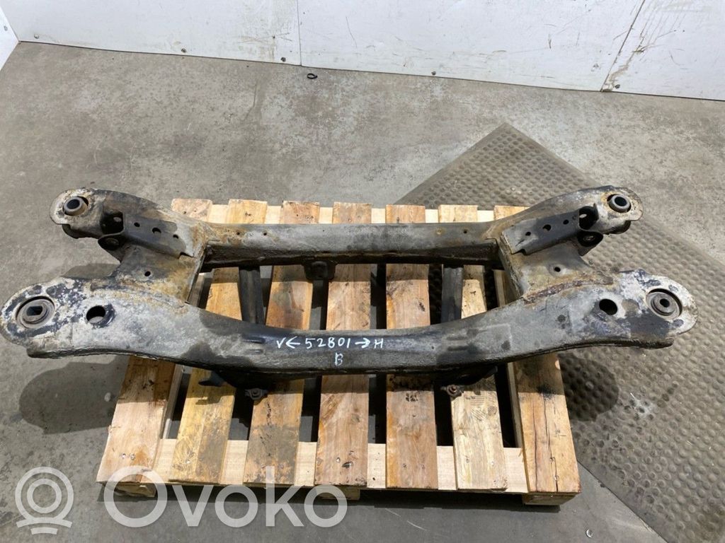 Toyota Auris E180 Rama pomocnicza tylna 