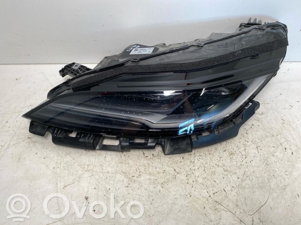 Tesla Model 3 Far 