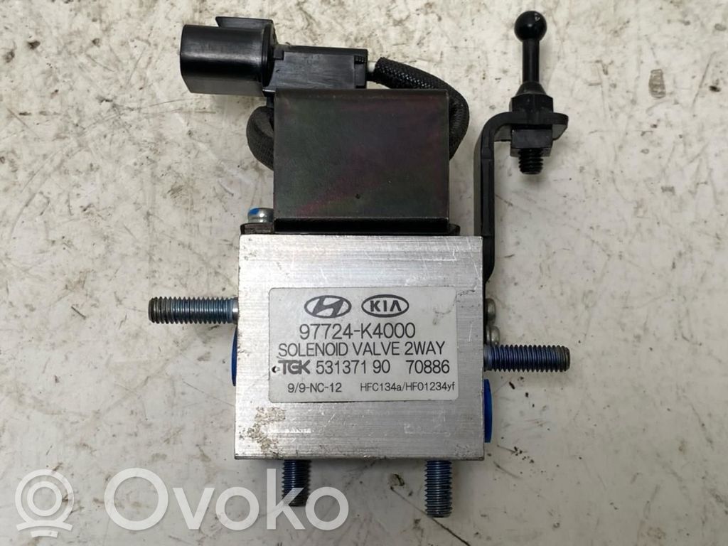 Hyundai Kona I Muu ilmastointilaitteen osa (A/C) 