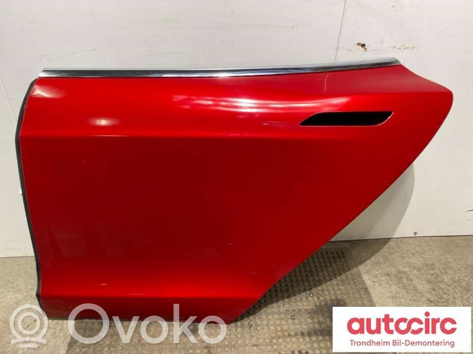 Tesla Model S Galinės durys 