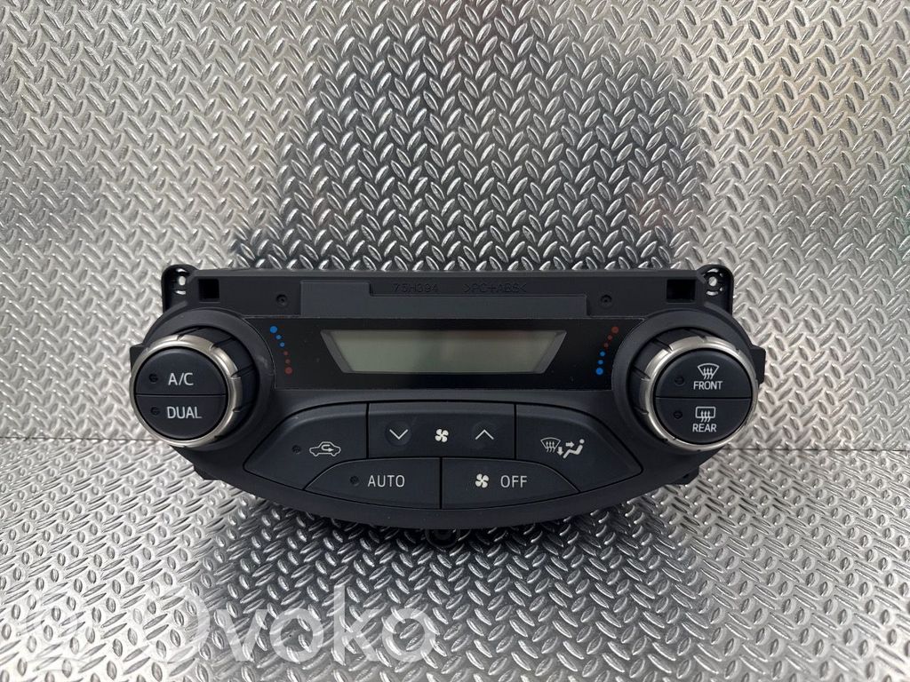 Toyota Yaris Panel klimatyzacji / Ogrzewania 