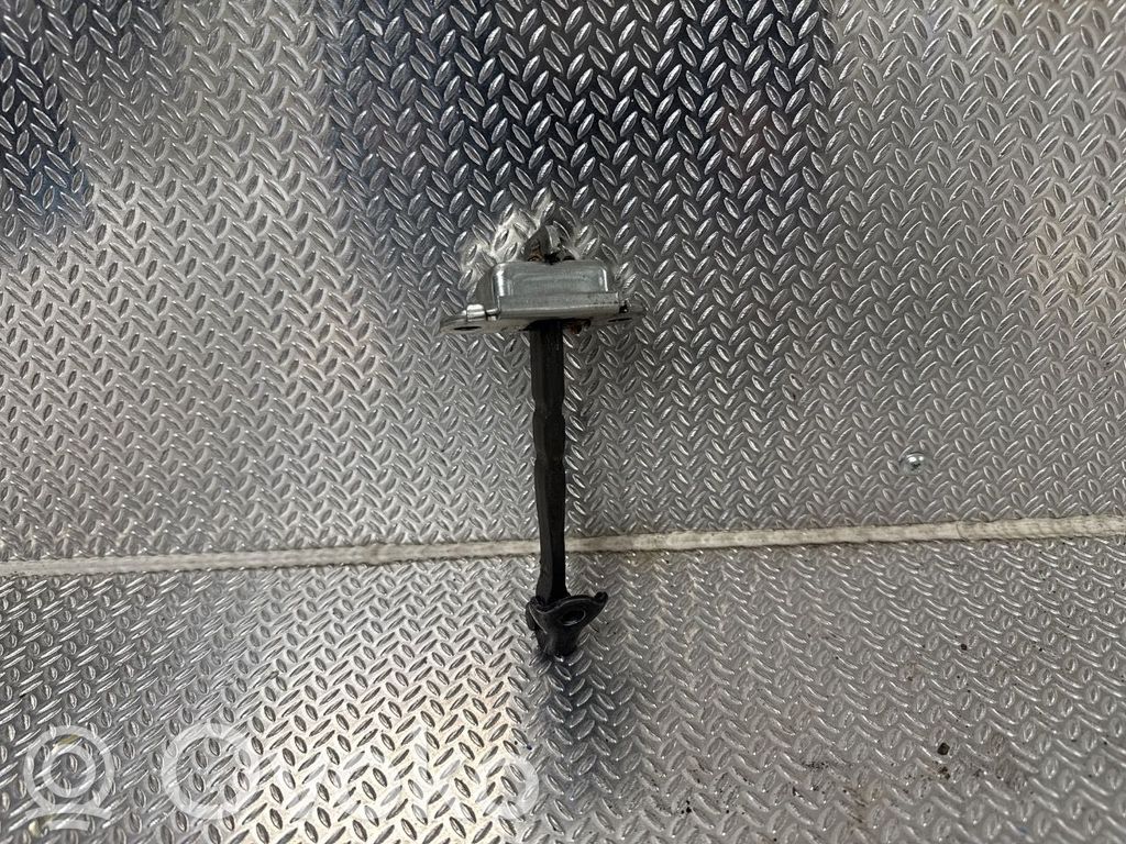 Toyota Yaris Etuoven pidätin