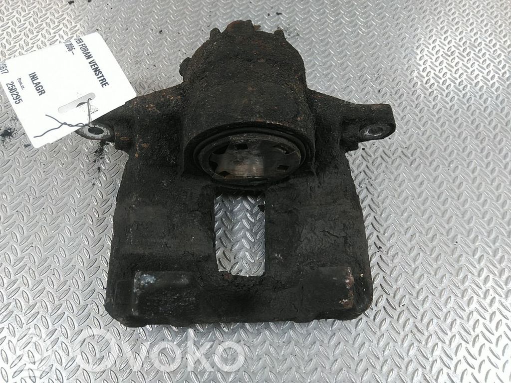 Peugeot 207 Zacisk hamulcowy przedni 