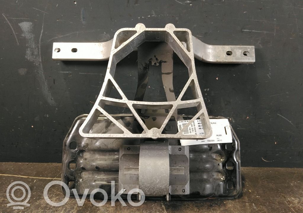 Mercedes-Benz EQC Suport tampon motor 