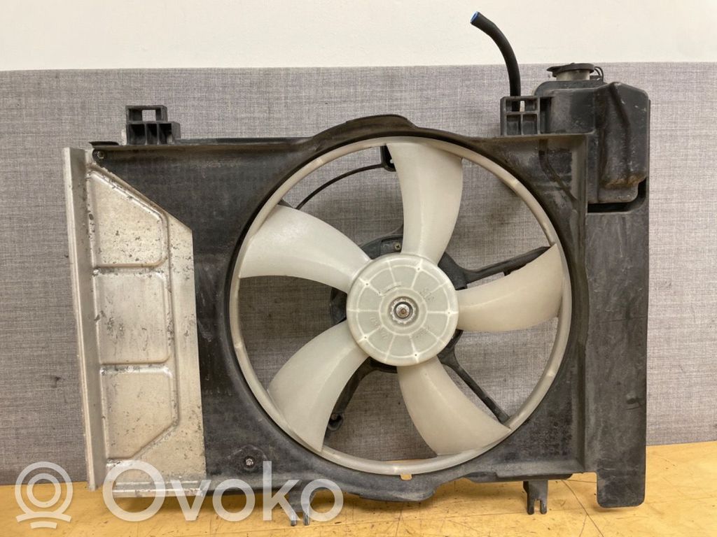 Toyota Yaris Osłona wentylatora chłodnicy 