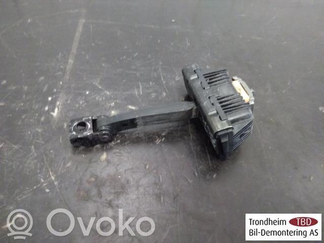 BMW X5 E70 Etuoven pidätin 