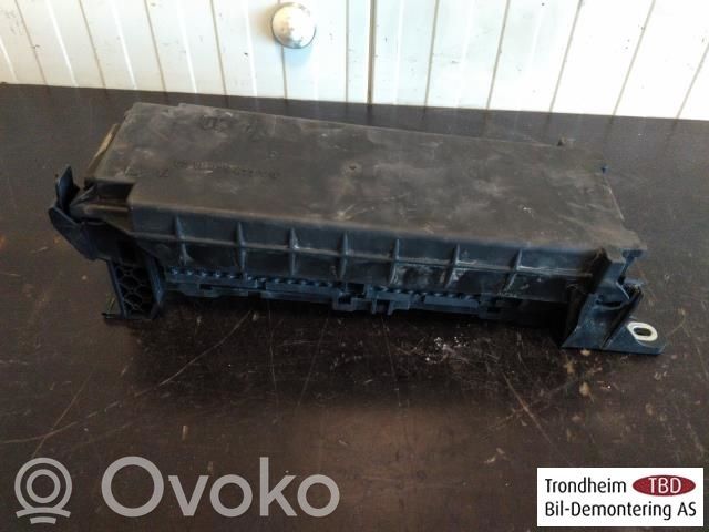 Mercedes-Benz Vito Viano W447 Skrzynka bezpieczników / Komplet 