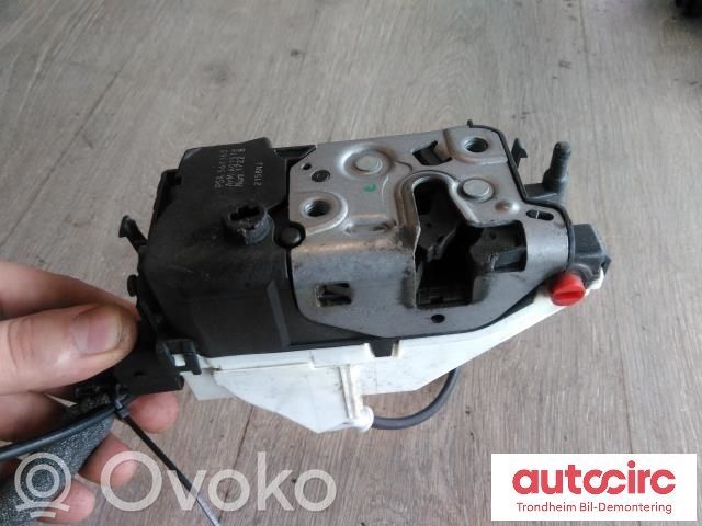Peugeot 308 Zamek drzwi tylnych 