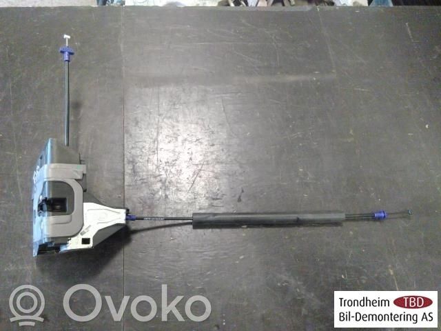 Jaguar F-Pace Takaoven lukko 