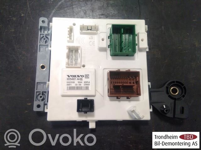 Volvo S90, V90 Unidad de control/módulo de carrocería central 