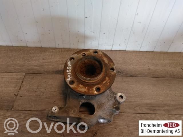 BMW 5 E60 E61 Priekšējā riteņa rumbas vārpstas šarnīrs (stupica, capfa) 