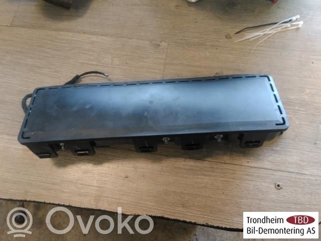 Tesla Model S Polviturvatyyny 