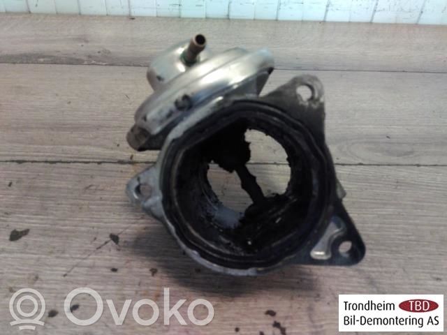 Volkswagen Golf V Soupape vanne EGR