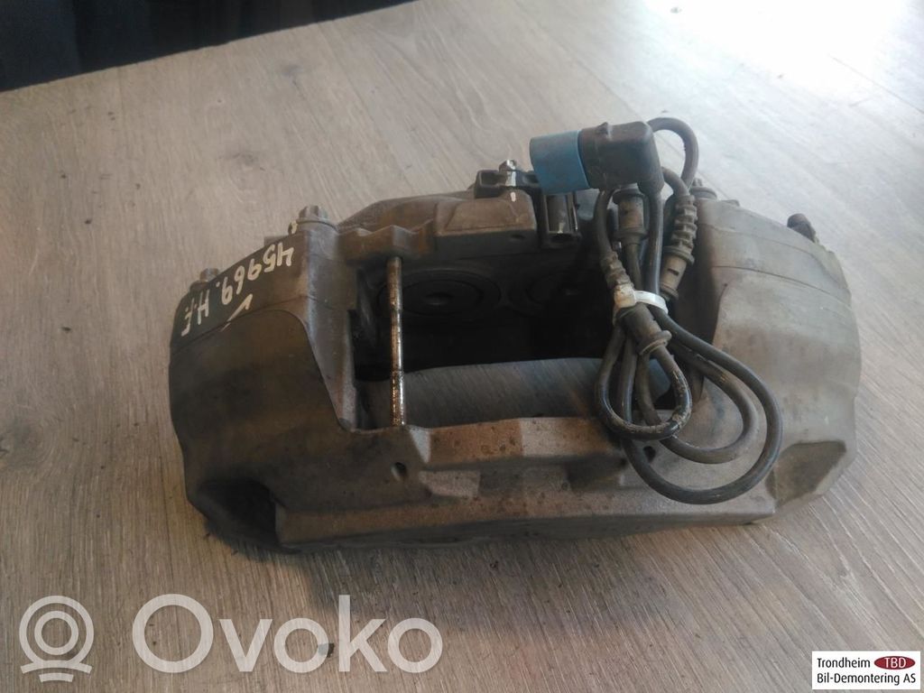Mercedes-Benz C W205 Pinza del freno anteriore