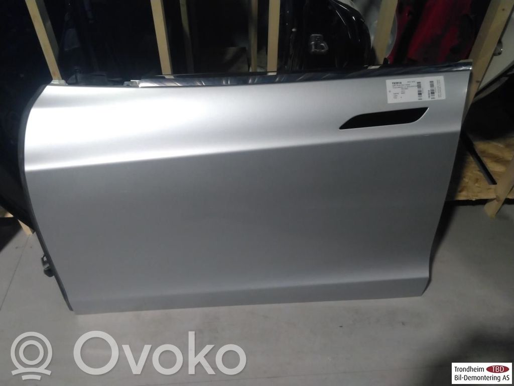 Tesla Model S Puerta delantera 