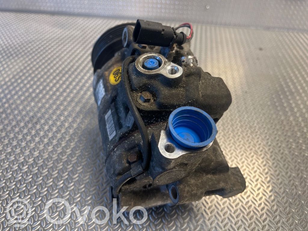 Audi A5 8T 8F Ilmastointilaitteen kompressorin pumppu (A/C) 