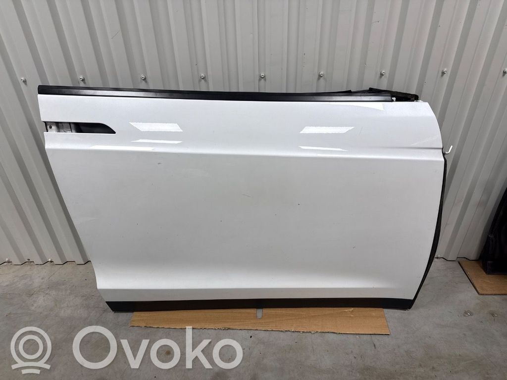 Tesla Model X Дверь 