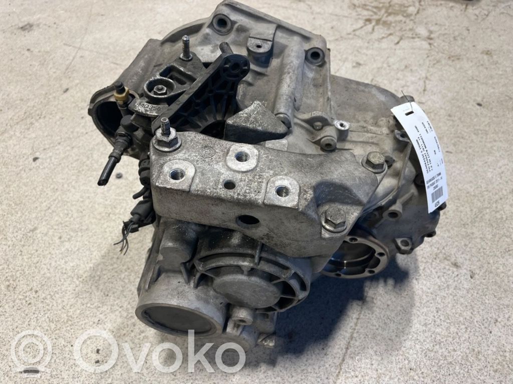 Volkswagen PASSAT B7 Manualna 6-biegowa skrzynia biegów 