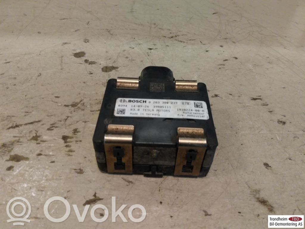 Tesla Model S Radarsensor Abstandsradar 