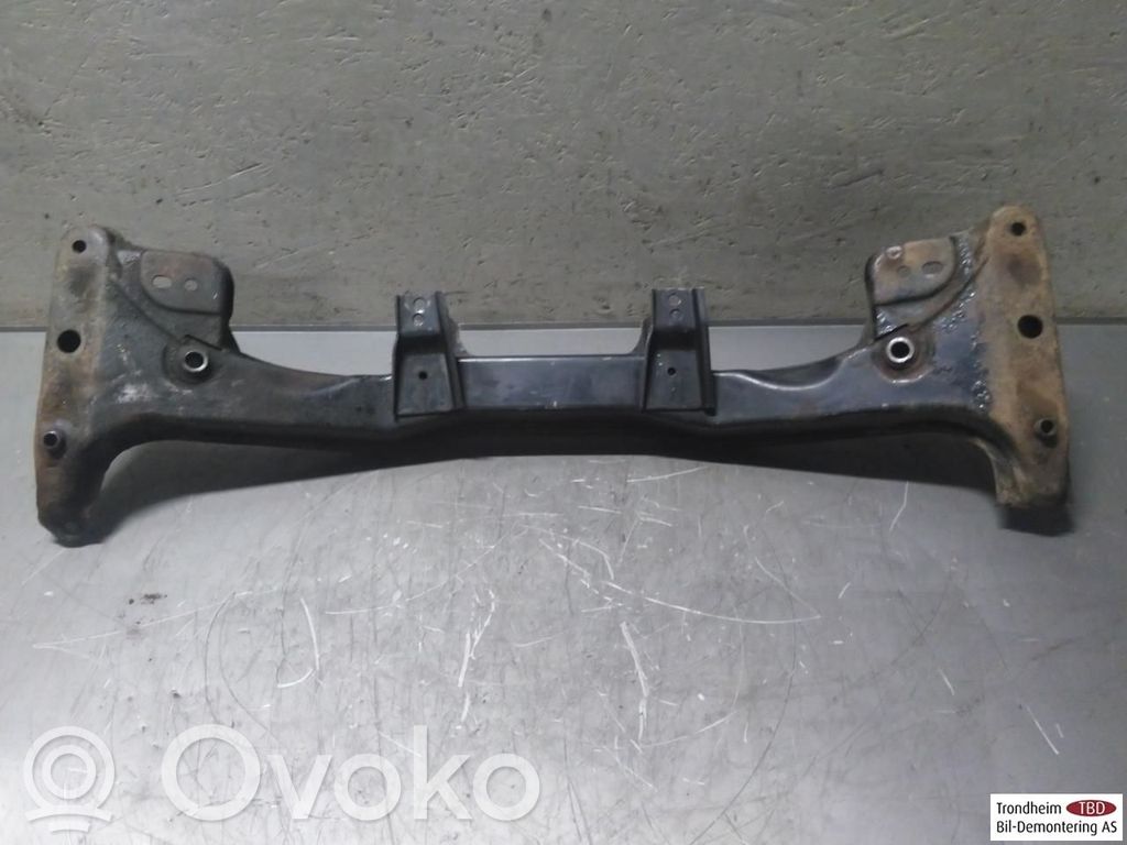 BMW 3 E30 Subcadru frontal 