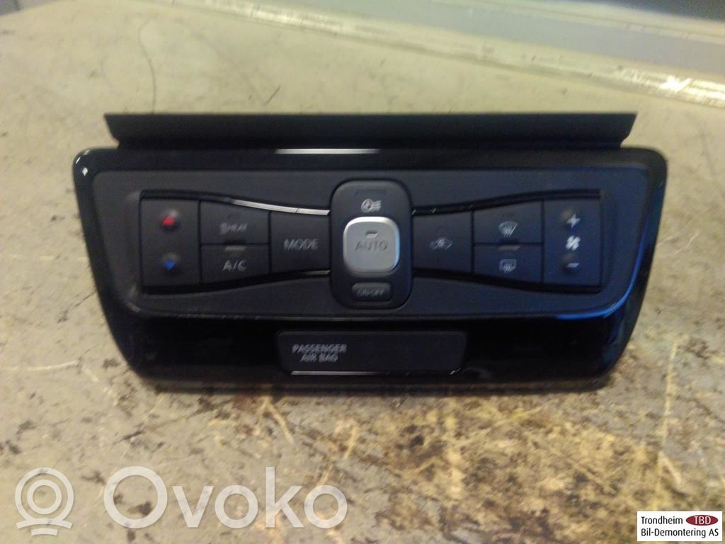 Nissan Leaf II (ZE1) Console centrale, commande chauffage/clim
