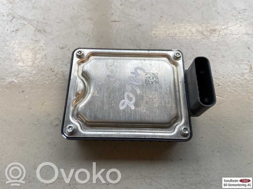 Tesla Model 3 Senzor radar distronic 