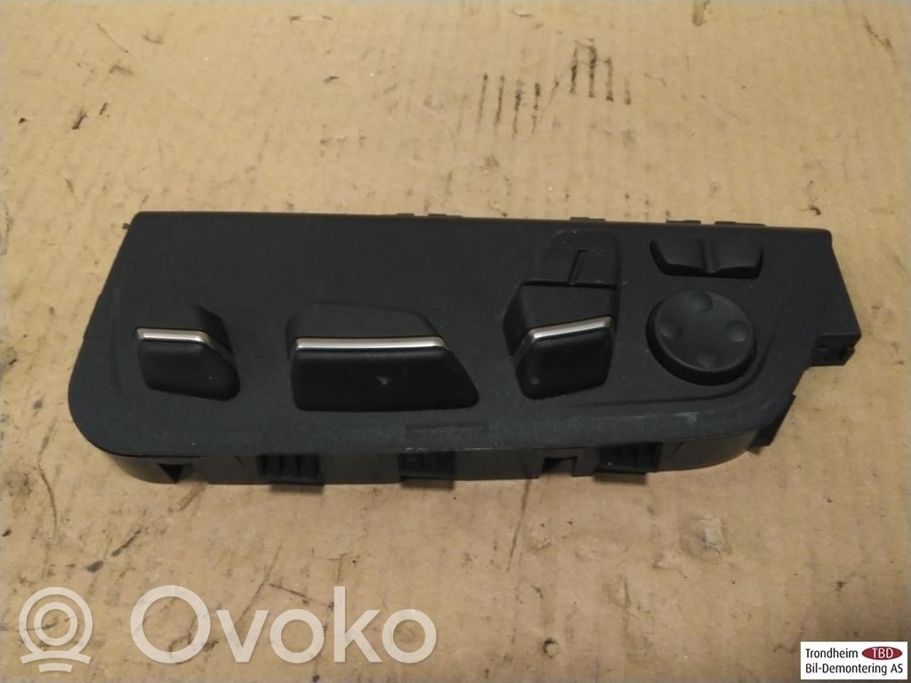 BMW 7 F01 F02 F03 F04 Ramka przycisków otwierania szyby drzwi przednich 