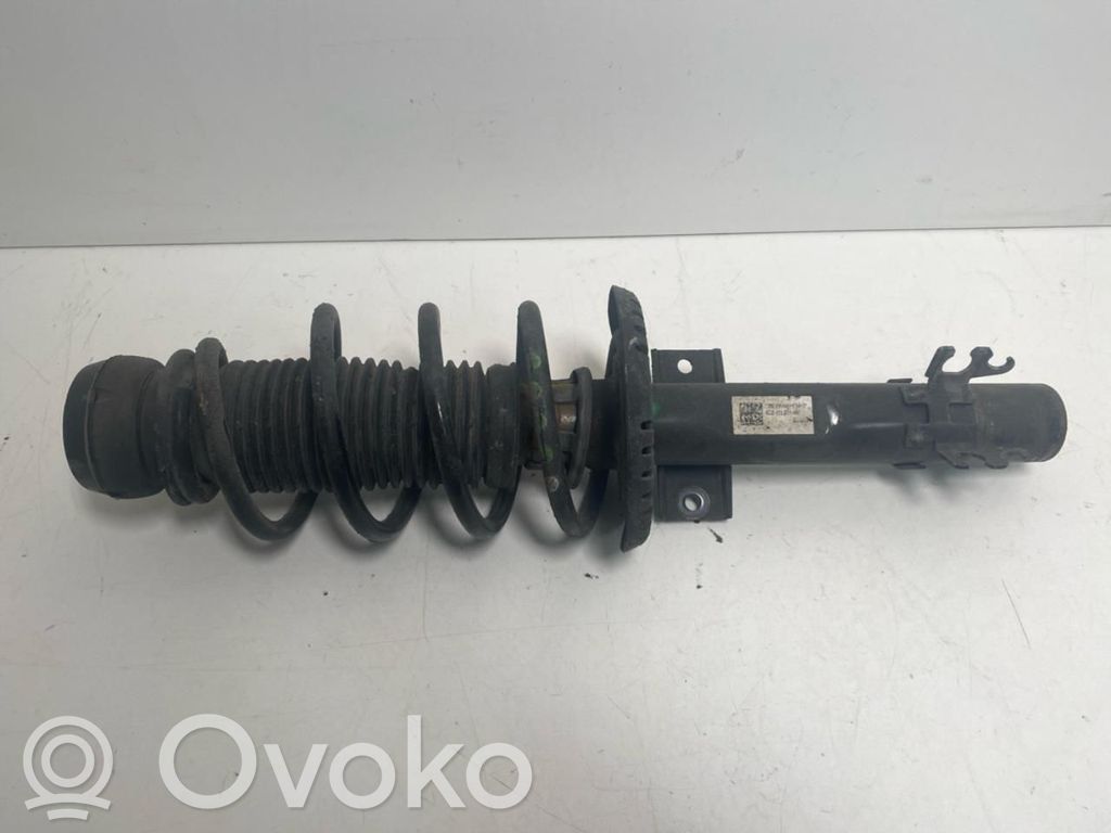 Skoda Fabia Mk3 (NJ) Amortyzator osi przedniej ze sprężyną 