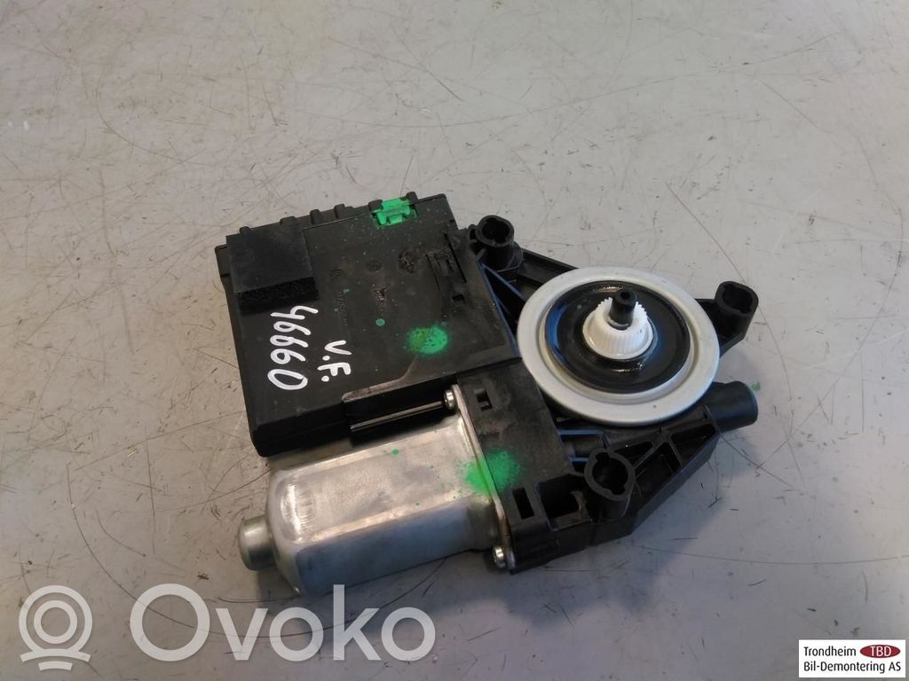 Volvo XC40 Silniczek podnośnika szyby drzwi 