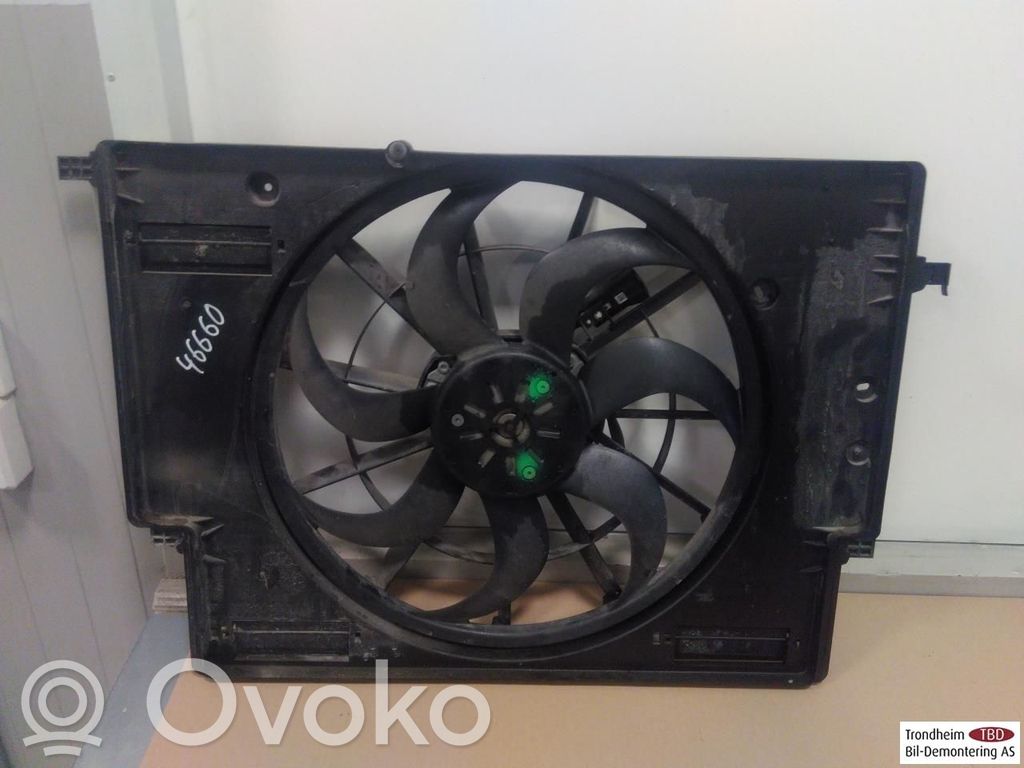 Volvo XC40 Elektryczny wentylator chłodnicy 