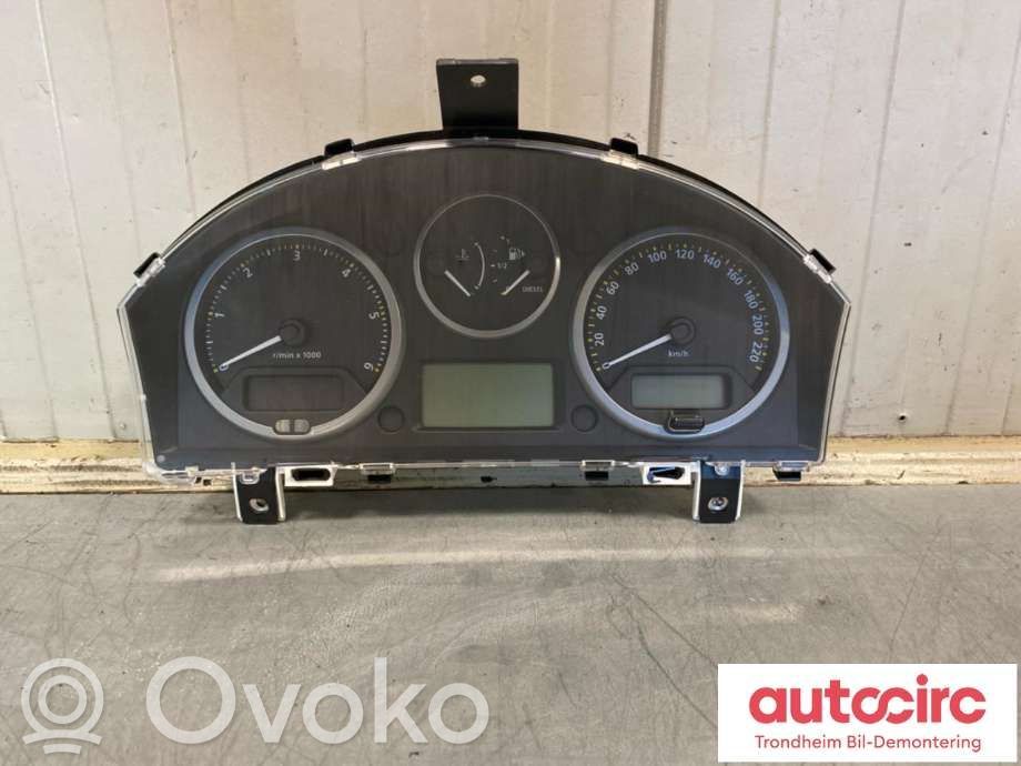 Land Rover Freelander 2 - LR2 Speedometer (instrument cluster) 
