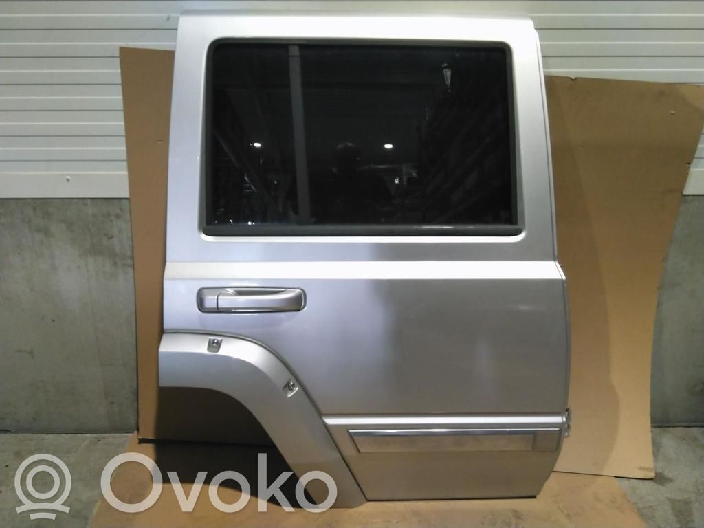 Jeep Commander Galinės durys 